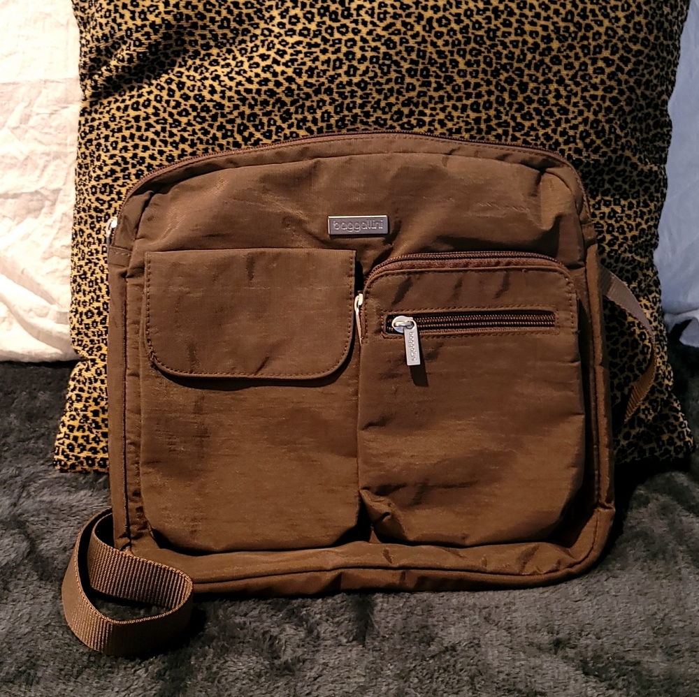 Baggallini Crossbody Messenger Bag